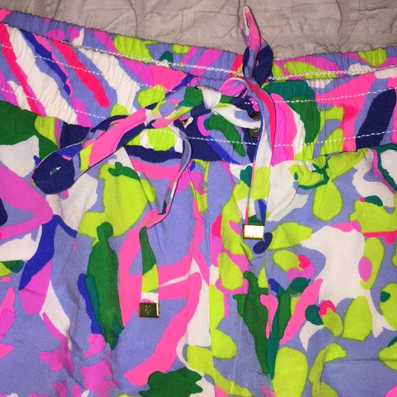 Lilly Pulitzer Katia Shorts Havin A Blast size XXS - Picture 2 of 4